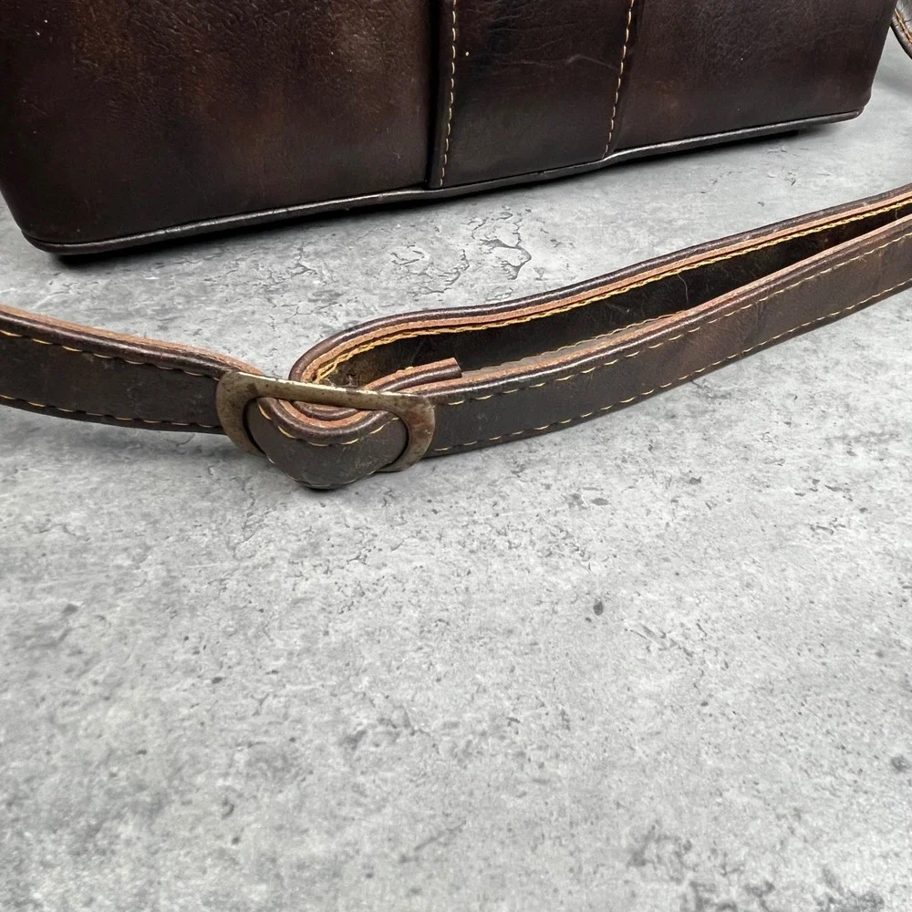 VTG Brown Faux Leather Hard Shell Camera Bag w/ Removable Insert Latch‎ Closure